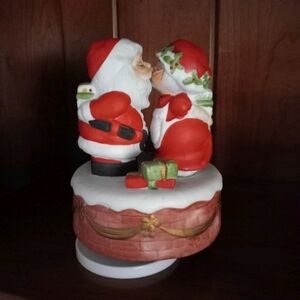 1981 Porcelain Mr & Mrs Claus Rotating Musical Christmas Figurine